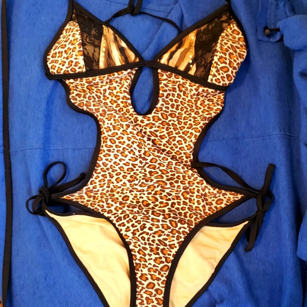 One piece bikini